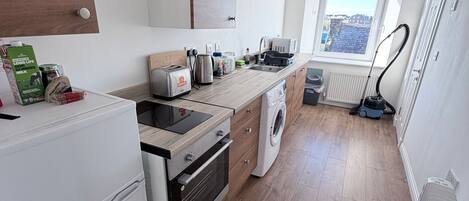 Frigorífic, microones, forn i placa de cuina