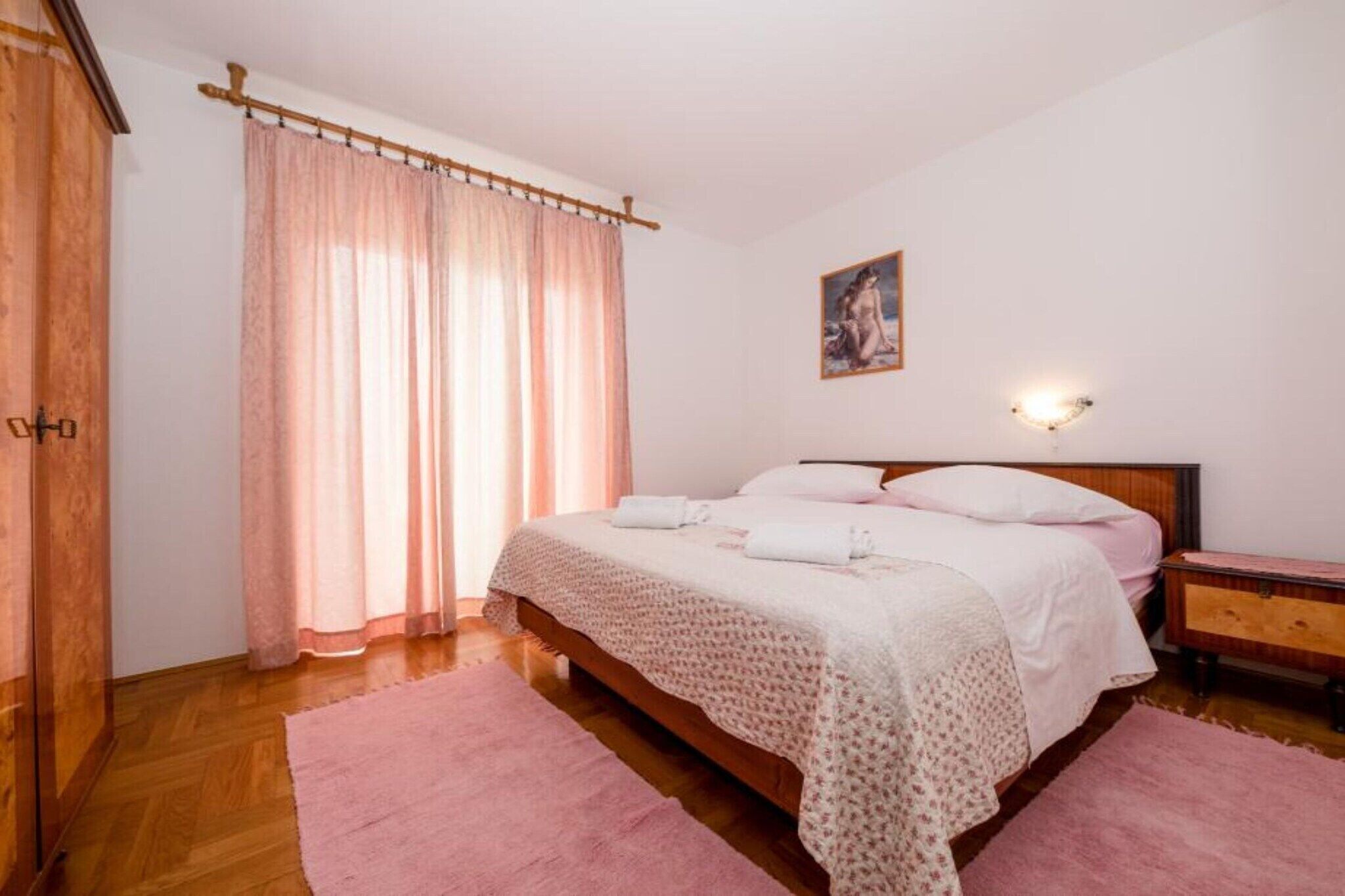 2 bedrooms, iron/ironing board, travel cot, free WiFi