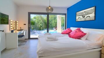 2 bedrooms, iron/ironing board, travel crib, free WiFi