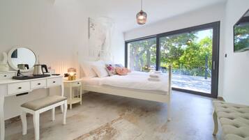 2 bedrooms, iron/ironing board, travel crib, free WiFi