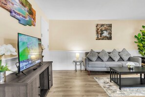 Smart TV, oficina y monitor de computadora