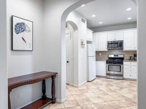 Microwave, oven, stovetop, dishwasher - Terrific 3-bedroom house with AC in charming Chino (Chino)