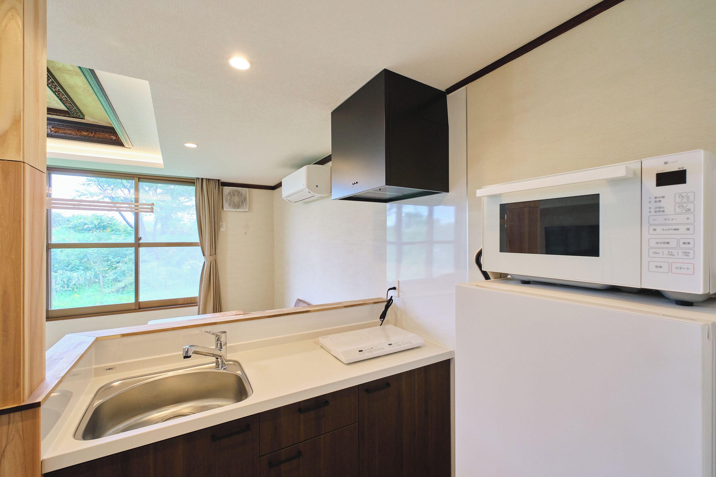 Comfort House, Non Smoking, Patio | Private kitchen | Full-size fridge, microwave, stovetop, cookware/dishes/utensils