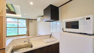 Comfort House, Non Smoking, Patio | Private kitchen | Full-size fridge, microwave, stovetop, cookware/dishes/utensils