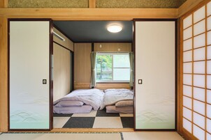 Tabla de planchar con plancha, wifi gratis y ropa de cama 