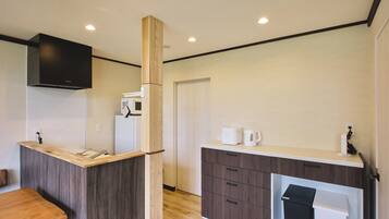 Comfort House, Non Smoking, Patio | Private kitchen | Full-size fridge, microwave, stovetop, cookware/dishes/utensils