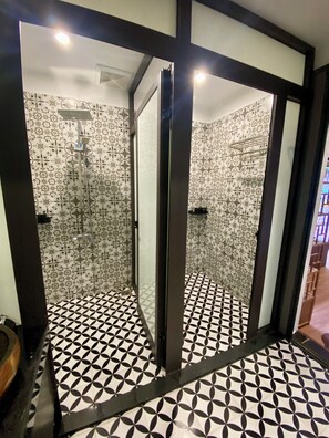 Shared Dormitory | Bathroom - Ann Garden Retreat Cat Ba (Hai Phong)