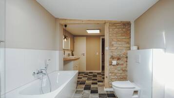 House, 3 Bedrooms | Bathroom | Hair dryer, towels, soap, toilet paper