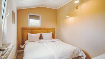 ํ์ฐ์ค, ์นจ์ค 3๊ฐ | ์๋ง ์ปคํผ, ๋ค๋ฆฌ๋ฏธ/๋ค๋ฆฌ๋ฏธํ, ๋ฌด๋ฃ WiFi