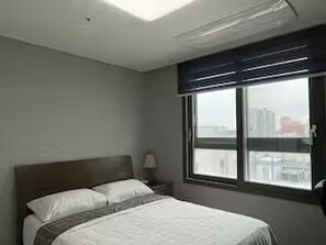 2 bedrooms, iron/ironing board, WiFi