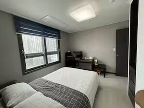 2 bedrooms, iron/ironing board, WiFi