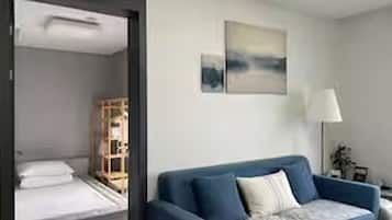 2 bedrooms, iron/ironing board, WiFi