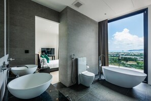 Villa, Balkon, Meerblick | Badezimmer | Handtücher, Toilettenpapier