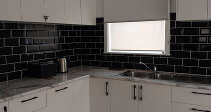 Business Traveller Haven: WorkStay Geelong - Hi Speed WiFi & Near Spirit of Tas