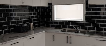 Business Traveller Haven: WorkStay Geelong - Hi Speed WiFi & Near Spirit of Tas