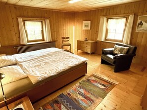 3 slaapkamers, een strijkplank/strijkijzer, wifi, beddengoed