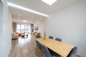 Superior Apartment, 4 Bedrooms, City View | Living room | Smart TV