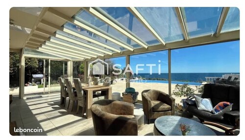 Villa for 8 people with pool and spa, 180 degree sea view and direct beach walk