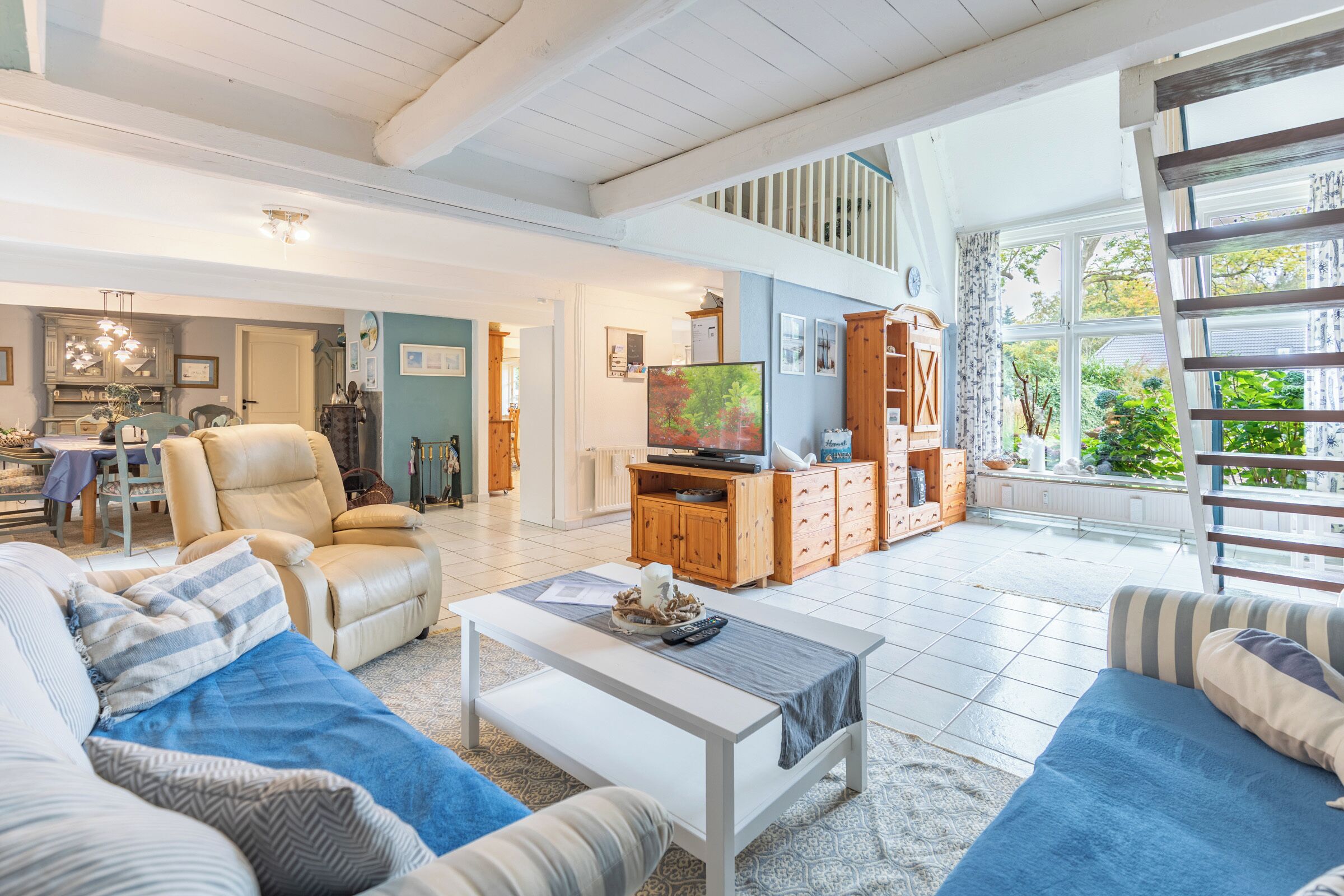 TV, fireplace, stereo