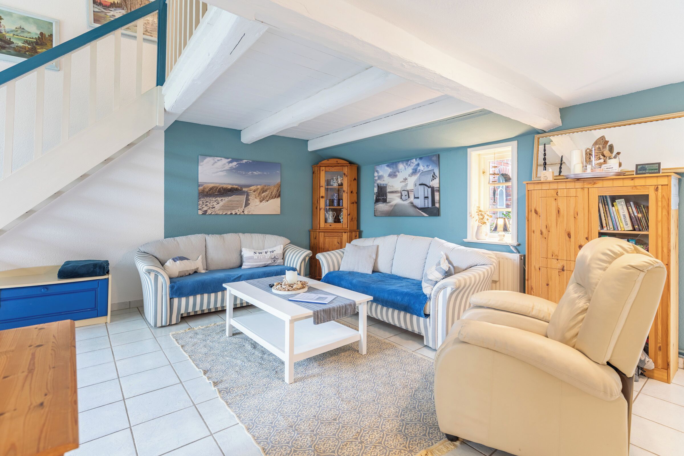 Fernseher, Kamin, Stereoanlage