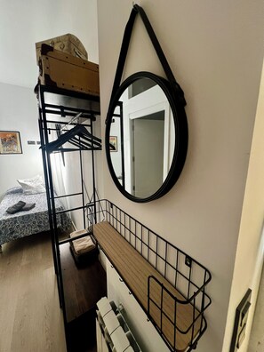 Strykjärn/strykbräda, wi-fi och sängkläder