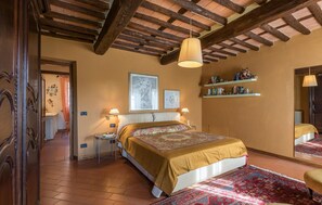 4 chambres, fer et planche à repasser, lit parapluie, Wi-Fi gratuit