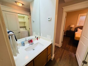 Hårføner, håndklær, såpe og sjampo