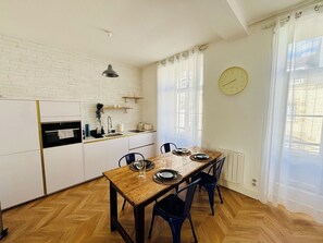 Dining - Vrbo Property (Quimper)