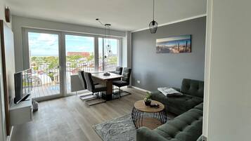 TV, ping pong, stereo