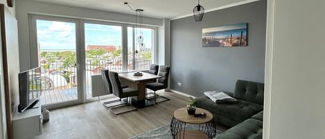 TV, ping pong, stereo