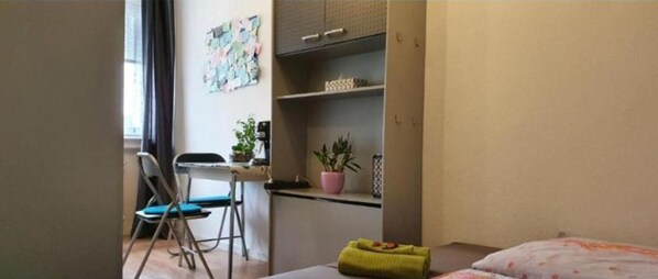 1 bedroom, iron/ironing board, internet, bed sheets