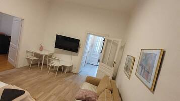 Basic Apartment | Exterior