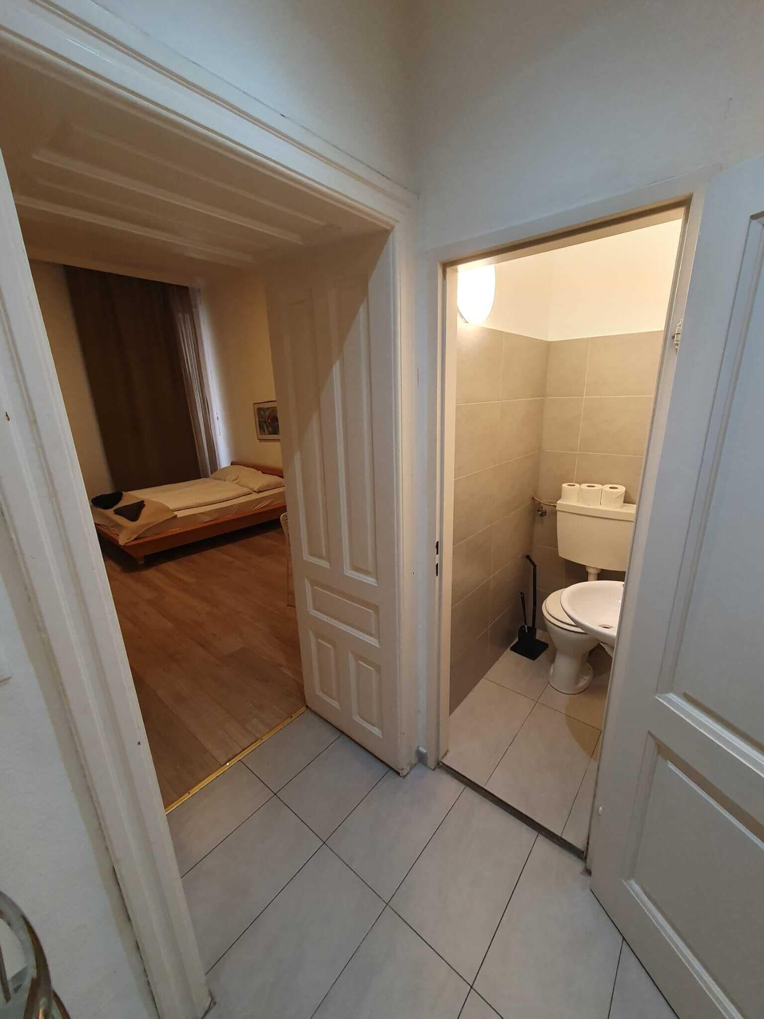 Basic-Apartment | Badezimmer | Dusche, kostenlose Toilettenartikel, Haartrockner, Handtücher