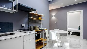 Microonde, macchina per tè/caffè, bollitore elettrico, carta assorbente