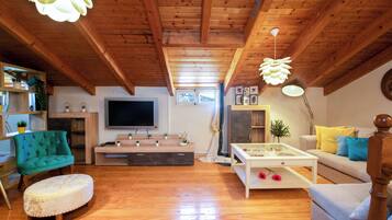 Villa, balkon, uitzicht op bergen | Woonruimte