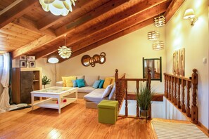 Villa, balkon, uitzicht op bergen | Woonruimte