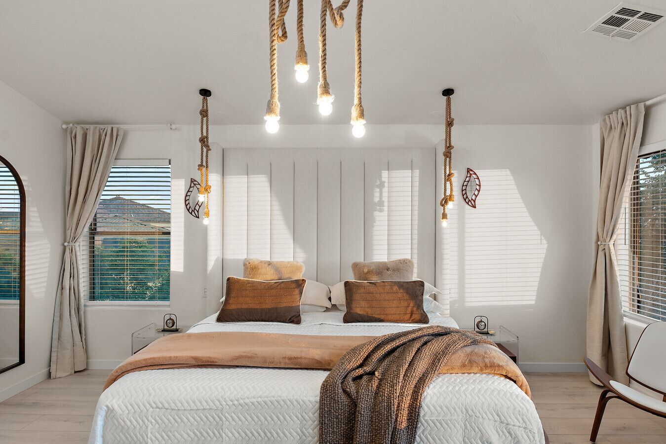 6 habitaciones, tabla de planchar con plancha, wifi y ropa de cama 