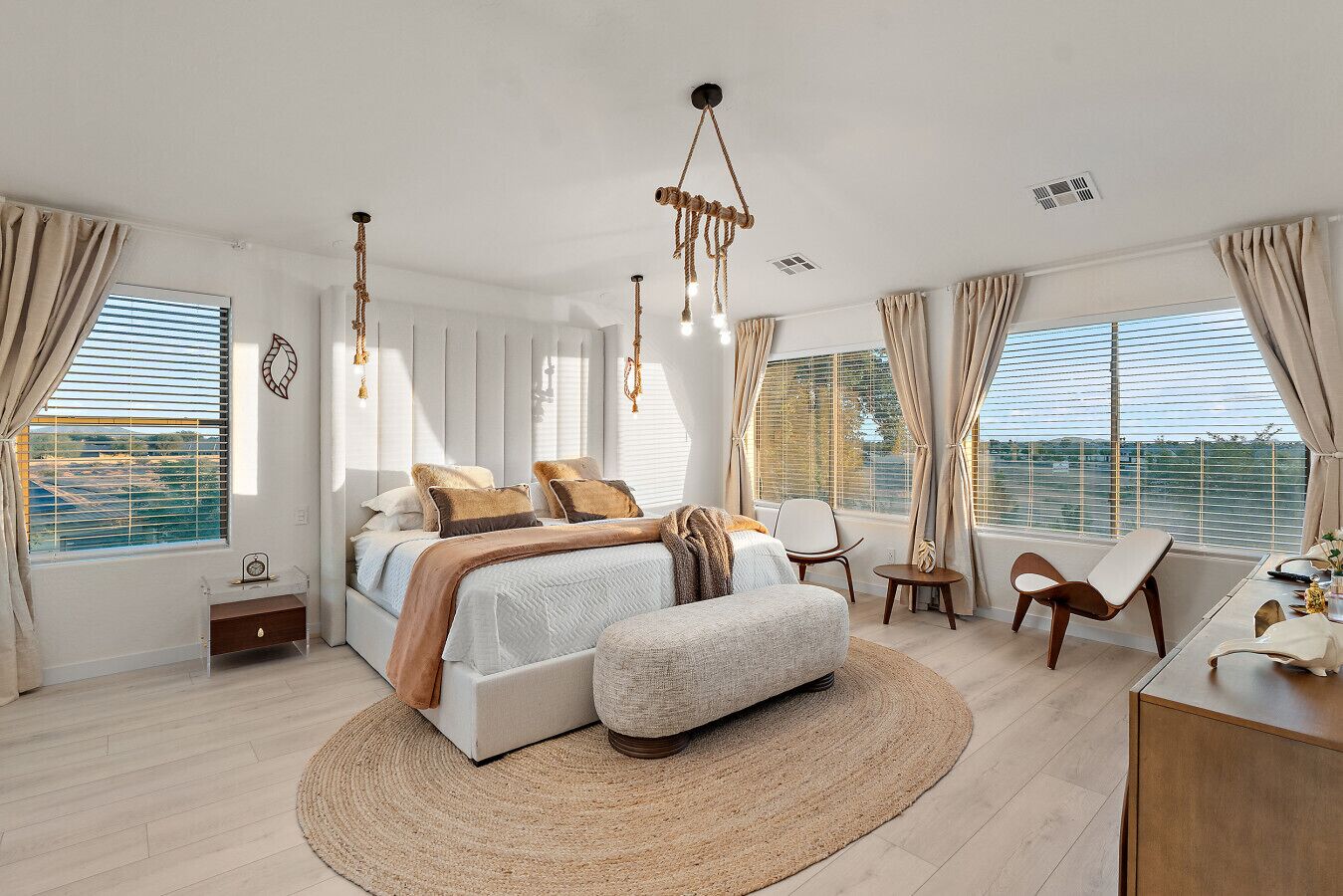 6 bedrooms, iron/ironing board, WiFi, bed sheets