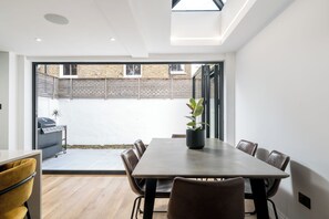 Dining - Amazing property in the heart of London. (London)