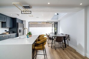 Dining - Amazing property in the heart of London. (London)