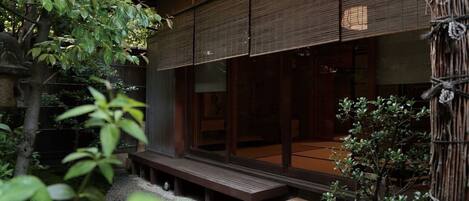 تفاصيل الفندق من الخارج