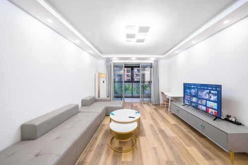 Tyms Elegant 4BR 2BA APT Changning