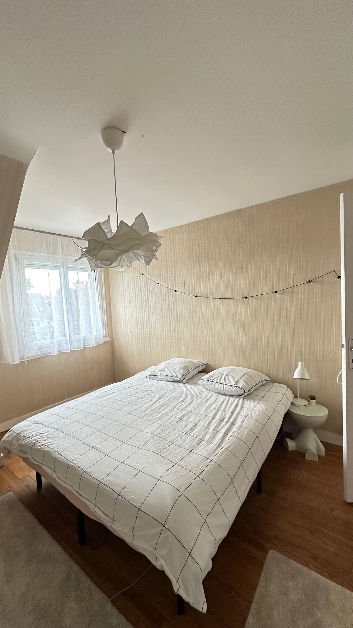 5 bedrooms, free WiFi, bed sheets, wheelchair access