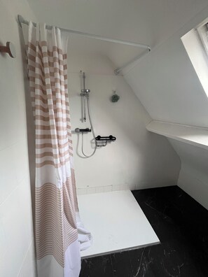 Shower, hair dryer, bidet, towels - Family home in Gâvres, beach 100m away, for 6/8 people. (Gâvres)