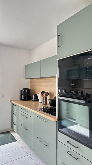 Fridge, microwave, oven, stovetop - Family home in Gâvres, beach 100m away, for 6/8 people. (Gâvres)