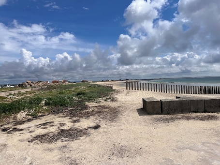 サンラウンジャー、ビーチタオル. Family home in Gâvres, beach 100m away, for 6/8 people.