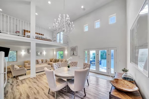 Beautiful Oasis in the heart of Encino w/ an ADU