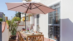 Outdoor dining - Sunflower piano terra by Interhome (Viareggio)