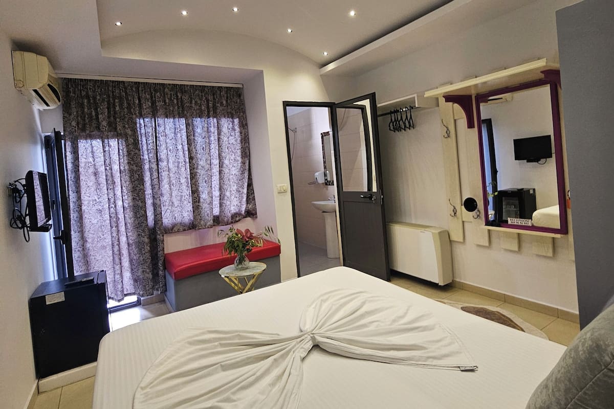 Habitación doble clásica, balcón, vista al lago | Wifi gratis