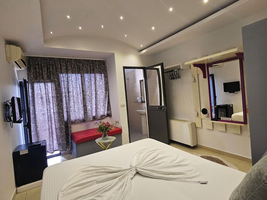 Habitación clásica doble, balcón, vistas al lago | Wifi gratis